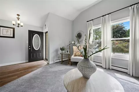 Entry Way - 139 N Summit Ave, Patchogue, NY 11772 photo 3 of 5