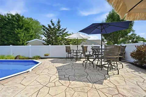 Exterior - 139 N Summit Ave, Patchogue, NY 11772 photo 7 of 10