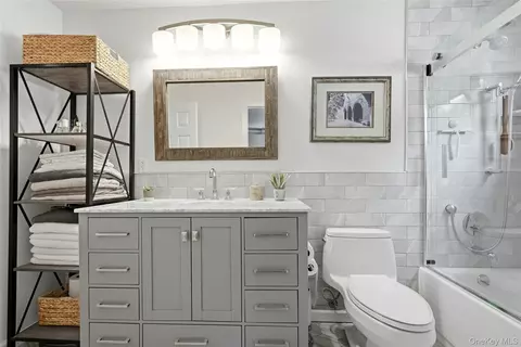 Bath - 139 N Summit Ave, Patchogue, NY 11772 photo 2 of 3