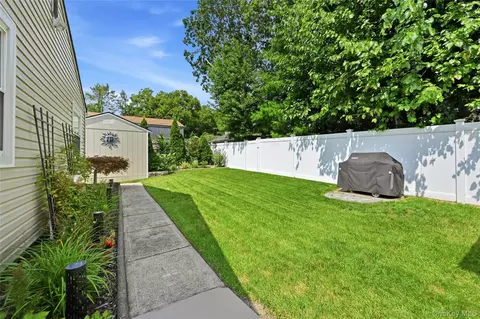 Exterior - 139 N Summit Ave, Patchogue, NY 11772 photo 3 of 10