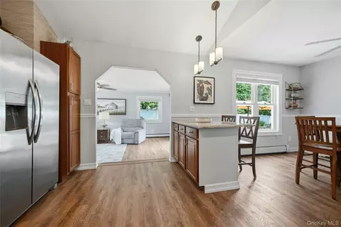 Entry Way - 139 N Summit Ave, Patchogue, NY 11772 photo 4 of 5