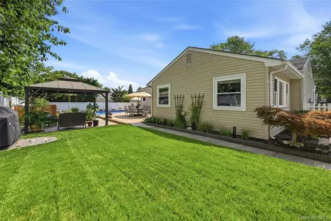 Exterior - 139 N Summit Ave, Patchogue, NY 11772 photo 2 of 10