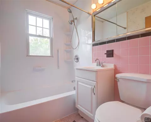 Bath - 125 Jackson St, Fishkill, NY 12524 photo 1 of 2
