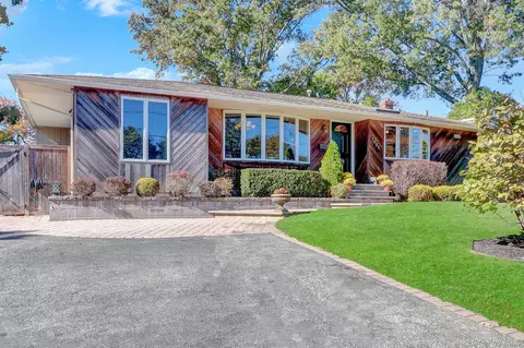 1534 Agate St, Bay Shore, NY 11706