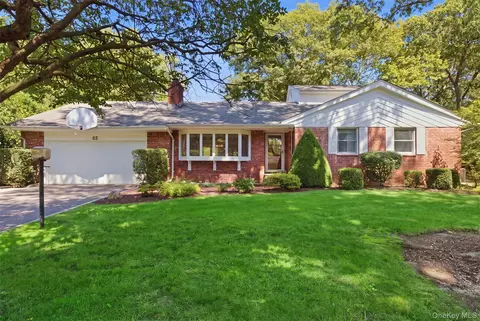 65 Drohan St, Huntington, NY 11743