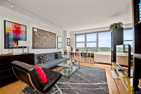 70-25 Yellowstone Blvd #22P, Forest Hills, NY 11375