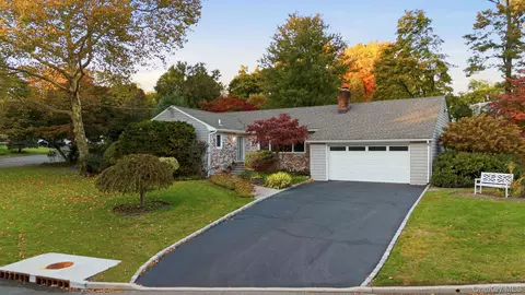 20 Fox Ridge Ln, Locust Valley, NY 11560