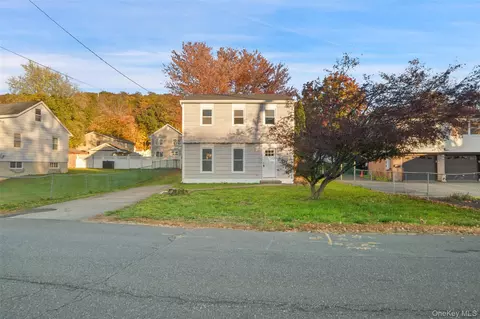 34 Lincoln St, Ramapo, NY 10974