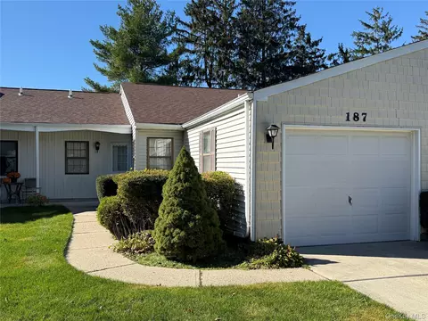 187 Knolls Dr, Stony Brook, NY 11790