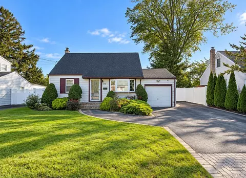 172 Throop St, West Babylon, NY 11704