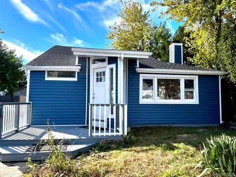 10 Dewey St E, East Rockaway, NY 11518