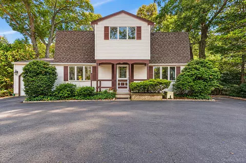563 Johnson Ave, Ronkonkoma, NY 11779
