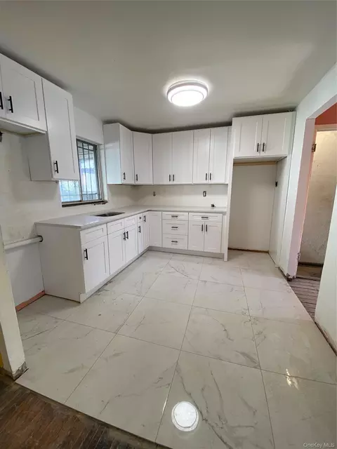 1005 E 226th St, New York, NY 10466