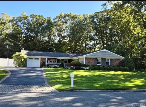 103 Sycamore Cir, Stony Brook, NY 11790