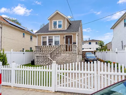 23603 Bentley Rd, New York, NY 11422
