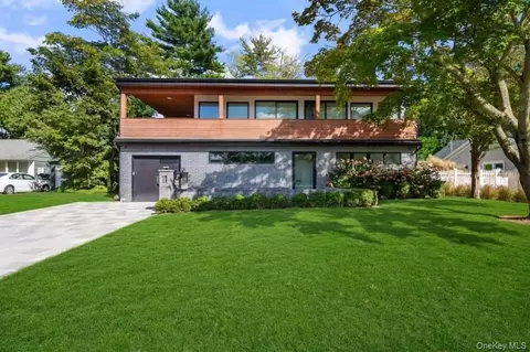 11 Circle Dr, Glen Cove, NY 11542