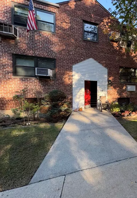 80-59 Shore Pkwy #1R, Howard Beach, NY 11414
