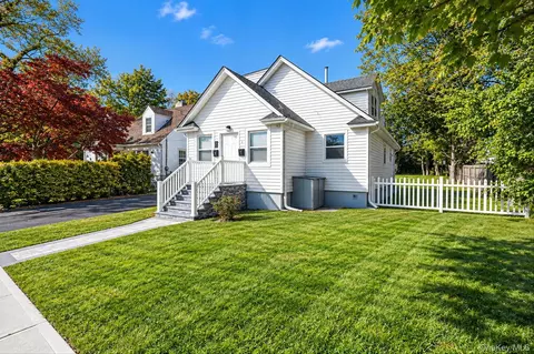 14 Perkal St, Bay Shore, NY 11706