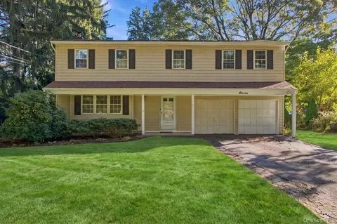 11 School Ln, Huntington Station, NY 11746