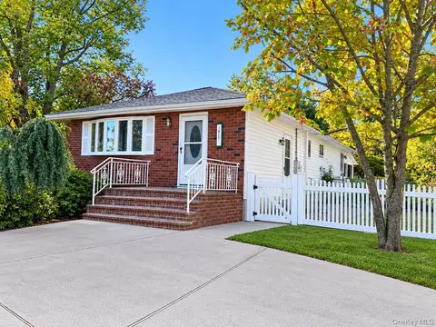 1512 Peters Blvd, Bay Shore, NY 11706