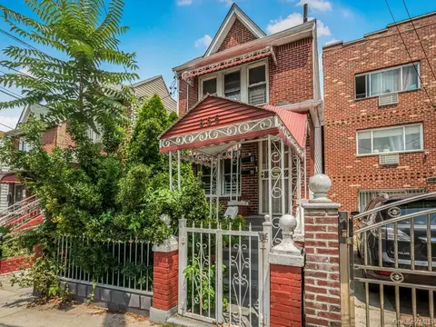 865 E 215th St, New York, NY 10467