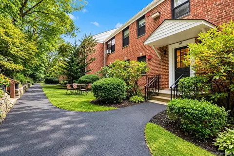 50 Rockledge Rd #1B, Greenburgh, NY 10530