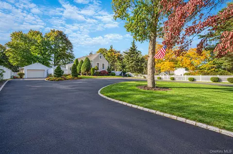 220 Holbrook Ave, Lake Ronkonkoma, NY 11779