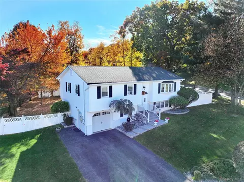 35 Southpark Dr, Garnerville, NY 10923