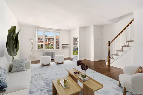 5337 195th St, New York, NY 11365