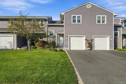 217 Alicia Dr, North Babylon, NY 11703