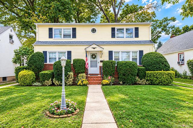 129 Charles St, Lynbrook, NY 11563