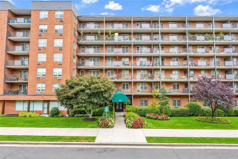 20 Wendell St #29D, Hempstead, NY 11550