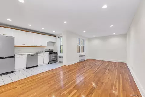 140-35 Burden Cres #608, Briarwood, NY 11435