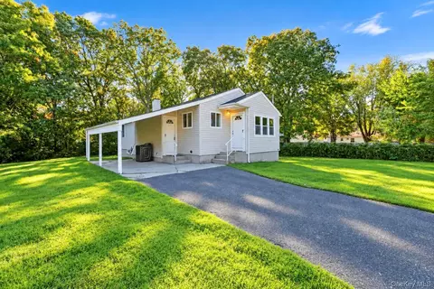 384 Locust St, Central Islip, NY 11722