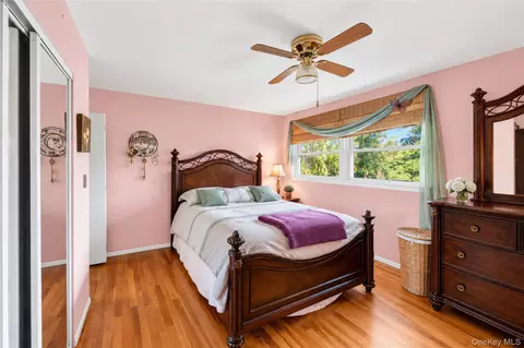 Bedroom - 36 Lark Ave, Greenburgh, NY 10607 photo 4 of 5