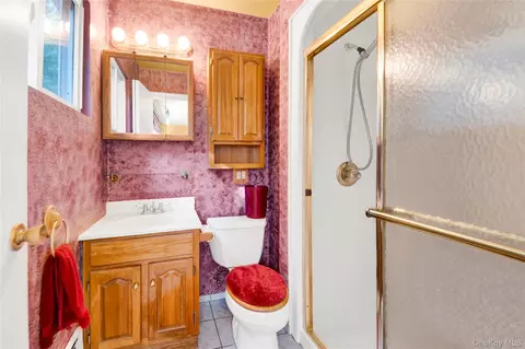 Bath - 36 Lark Ave, Greenburgh, NY 10607 photo 2 of 4