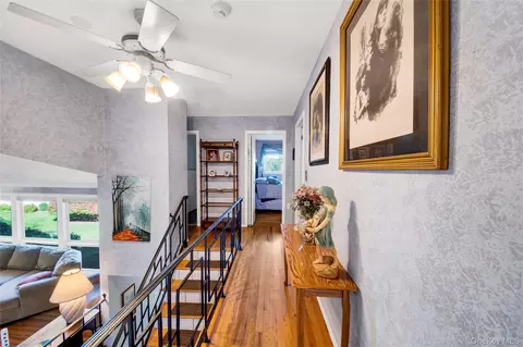 Entry Way - 36 Lark Ave, Greenburgh, NY 10607 photo 2 of 3