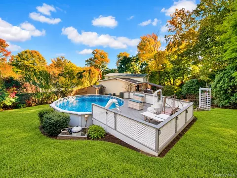 Exterior - 36 Lark Ave, Greenburgh, NY 10607 photo 4 of 10