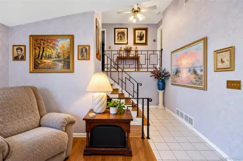 Entry Way - 36 Lark Ave, Greenburgh, NY 10607 photo 1 of 3