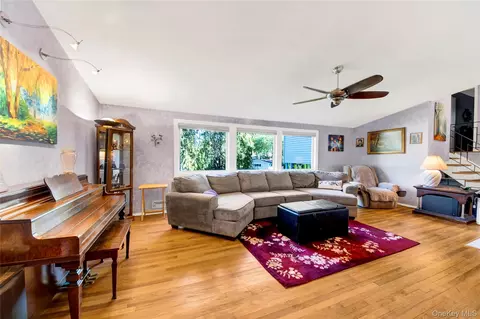 Living - 36 Lark Ave, Greenburgh, NY 10607 photo 3 of 5