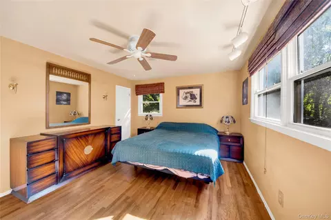 Bedroom - 36 Lark Ave, Greenburgh, NY 10607 photo 2 of 5