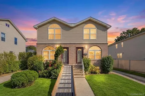 23 Amity Pl, Staten Island, NY 10303
