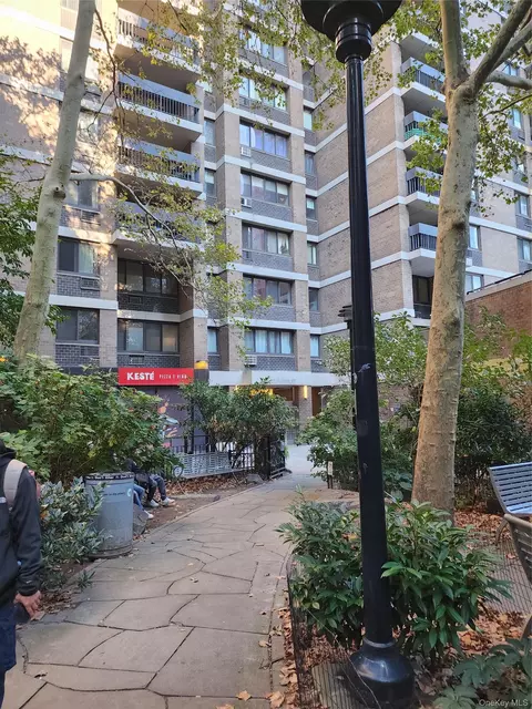 77 Fulton #24D, New York, NY 10038