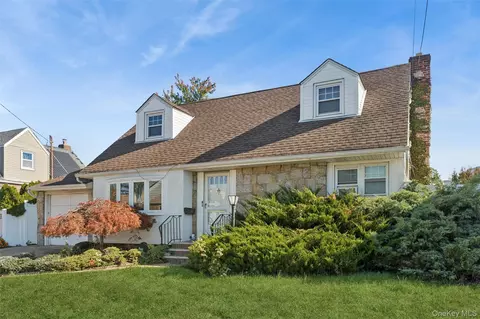 35 Rintin St, Franklin Square, NY 11010
