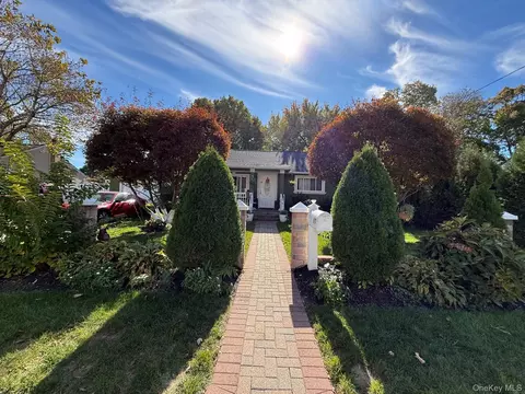63 Saint Peters Dr, Brentwood, NY 11717
