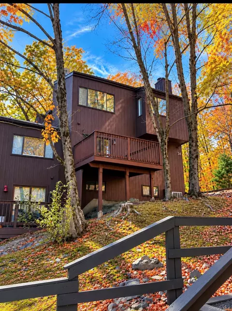 34 Redwood Dr, Highland Mills, NY 10930