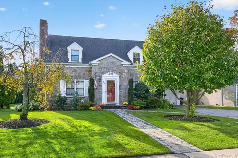 38 Mulberry Ave, Garden City, NY 11530