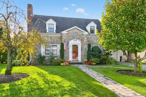 38 Mulberry Ave, Garden City, NY 11530
