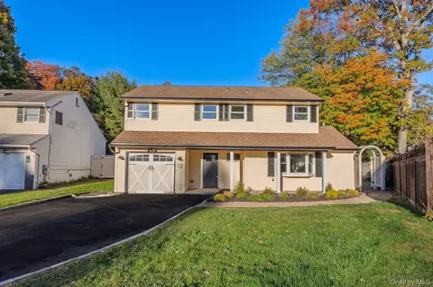 12 Bettina Ct, Huntington Station, NY 11746