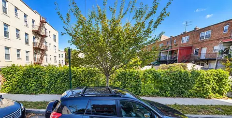 E 221 Street, New York, NY 10467